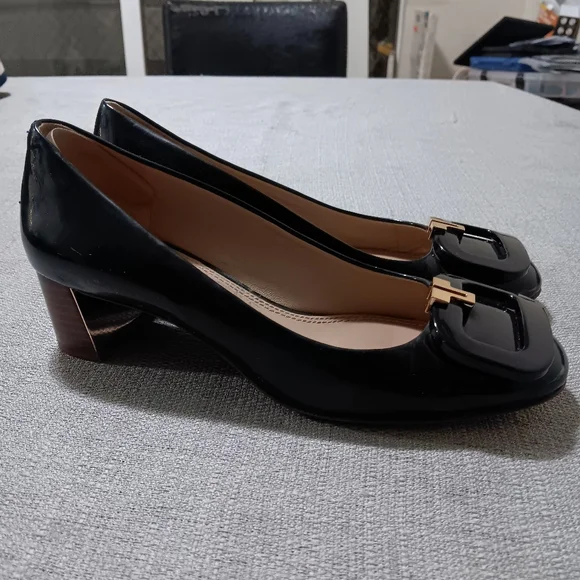 Tory Burch T Ring Black Patent Leather  Ballet Flats 6 M - Picture 3 of 12
